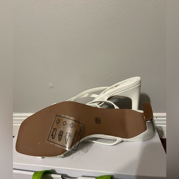 SHEIN Asymmetric Strappy Straight Heel. Size: 7 - Picture 4 of 5